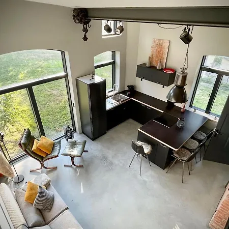 Industrial Loft In Tating
