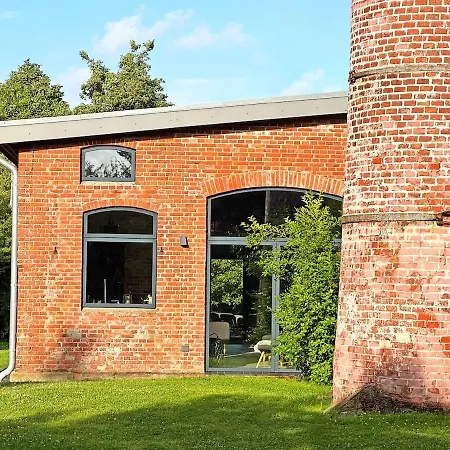 Industrial Loft In Tating